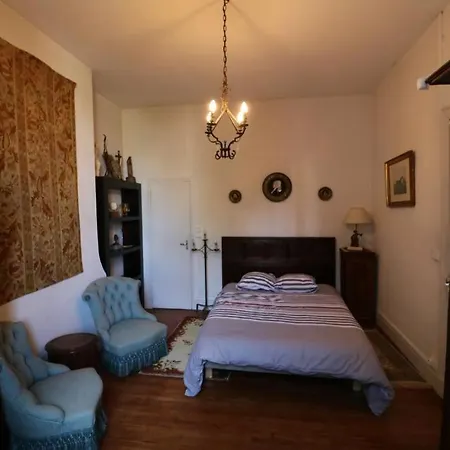 Ancien Presbytere Au Coeur Du Village Mauvezin (Gers)