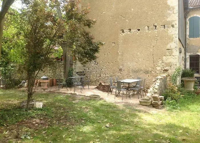 Ancien Presbytere Au Coeur Du Village Mauvezin (Gers)