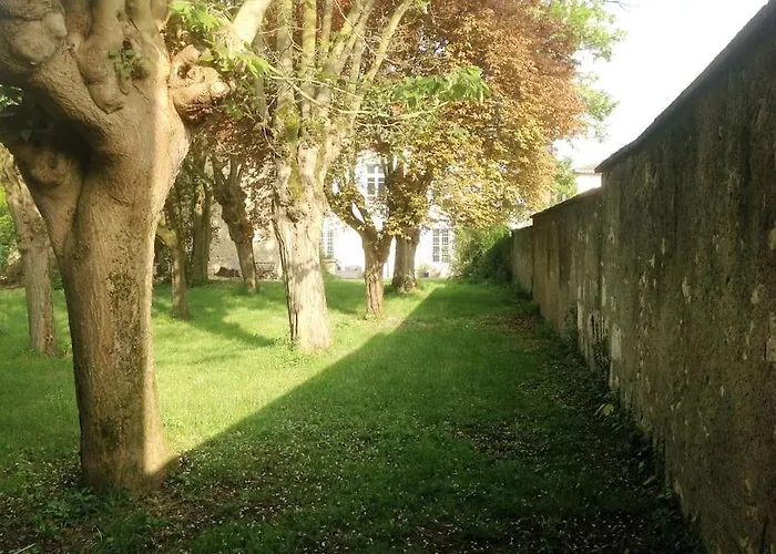 Ancien Presbytere Au Coeur Du Village Mauvezin (Gers)