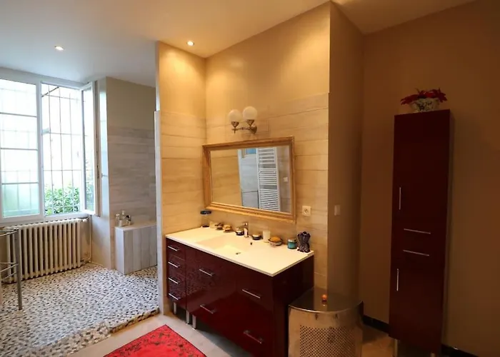 Ancien Presbytere Au Coeur Du Village *