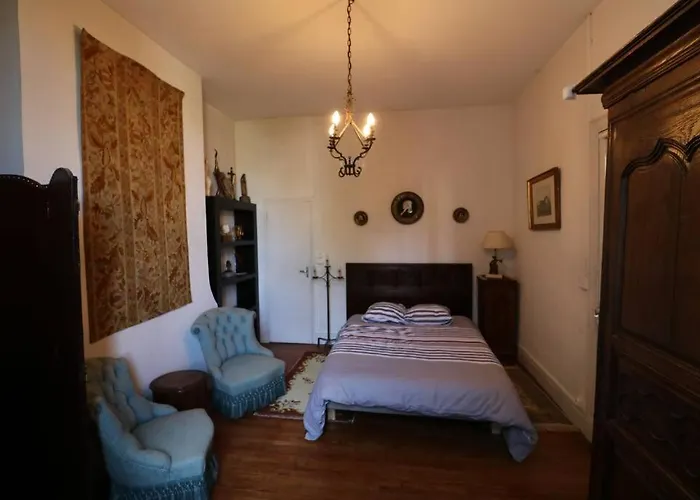 Ancien Presbytere Au Coeur Du Village Mauvezin (Gers)